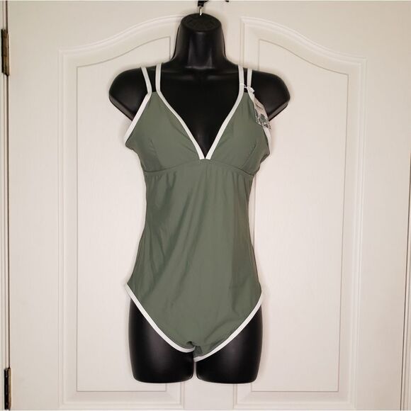 SwimSuit   - Picture 3 of 8